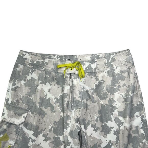 Under Armour Reblek Boardshorts Mens Size 40 HeatGear Loose Fit Camo Swim Trunks - Picture 3 of 12